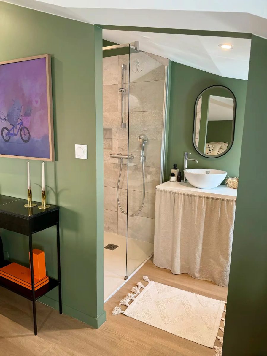 c299697b-6bf1-4423-a29d-d159328ef7de