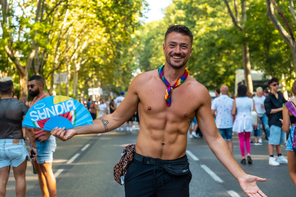 À la découverte des destinations les plus LGBTQ+ friendly du monde avec le guide de voyage Lonely Planet