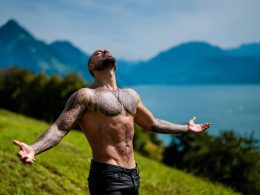 En voiture à travers la Suisse : les plus beaux roadtrips LGBTQ+ entre Genève et Saint-Gall