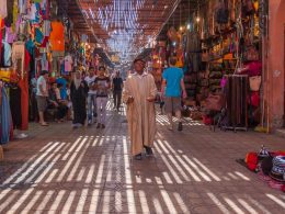 Visiter les souks de Marrakech : une promenade inoubliable