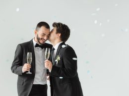 Les meilleures boutiques gay friendly de Paris pour trouver sa tenue de mariage pour homme