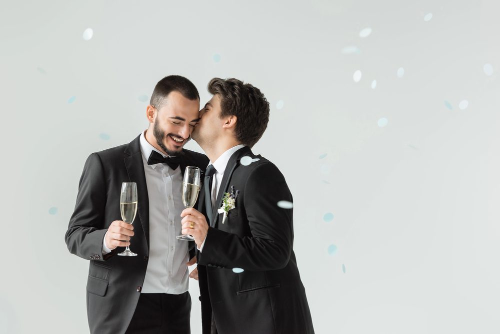 Les meilleures boutiques gay friendly de Paris pour trouver sa tenue de mariage pour homme