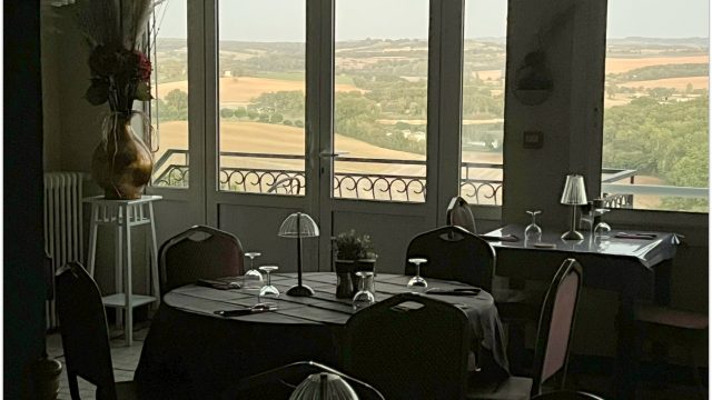 levé de lune au restau du lac