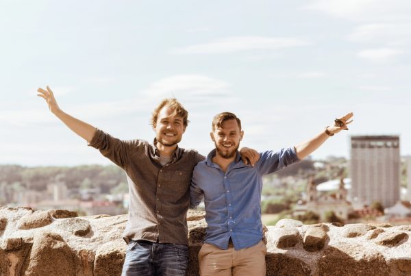 Comment choisir son hébergement gay friendly : ce que vous devez absolument savoir avant de réserver