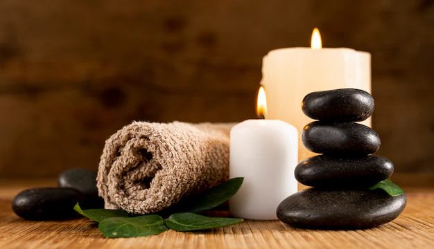 arrangement-spa-bougies-serviette_23-2148290943