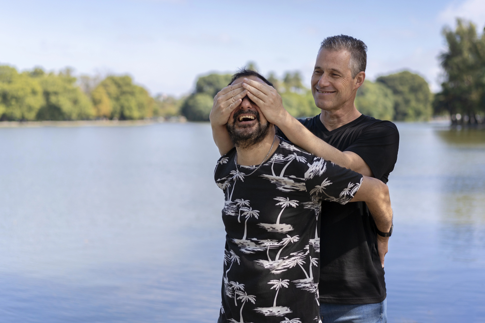 Road Trip et vacances gay friendly : les astuces méconnues pour financer votre prochaine évasion LGBTQ+