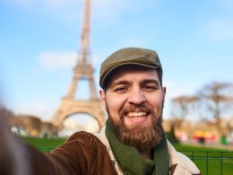 Se déplacer à Paris sereinement : conseils transport pour les voyageurs LGBT