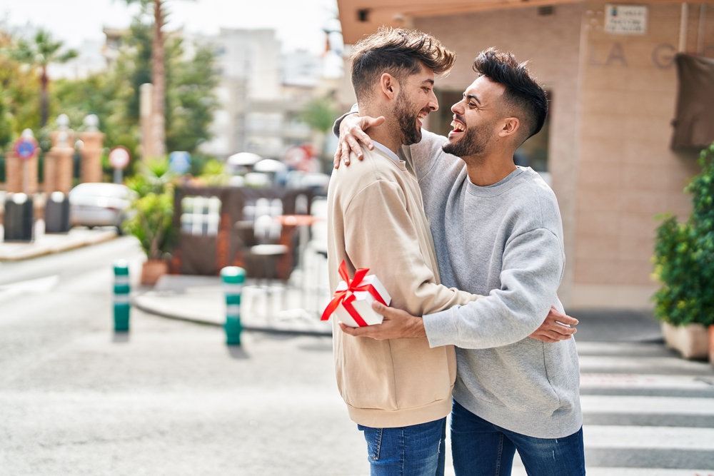 Comment créer un album de voyage LGBT+ mémorable