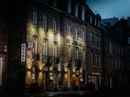 Hôtel Le d’Avaugour à Dinan : une parenthèse de charme au cœur de la Bretagne médiévale