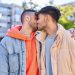 Voyages en couple LGBT+ : pourquoi créer un album photo tangible de vos aventures